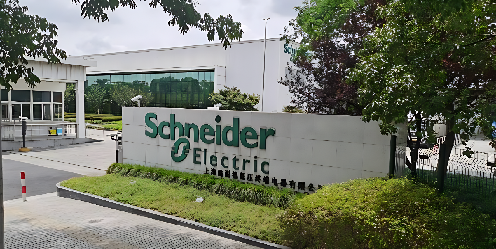 Schneider Electric's "Lighthouse Factory" expands t