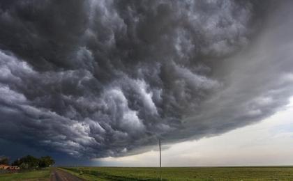 Eight states in the United States have been hit by over 40 t